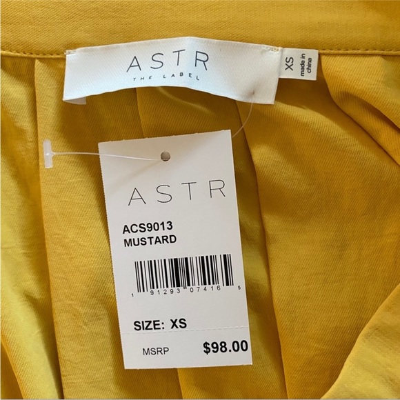 ASTR the label yellow pleated skirt - Picture 2 of 4